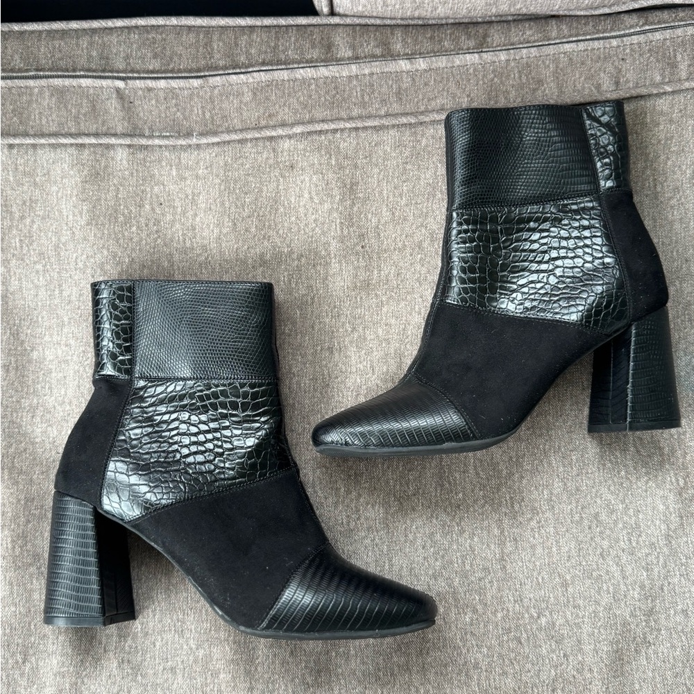 Black Faux-Croc Ankle Boots for Women 6